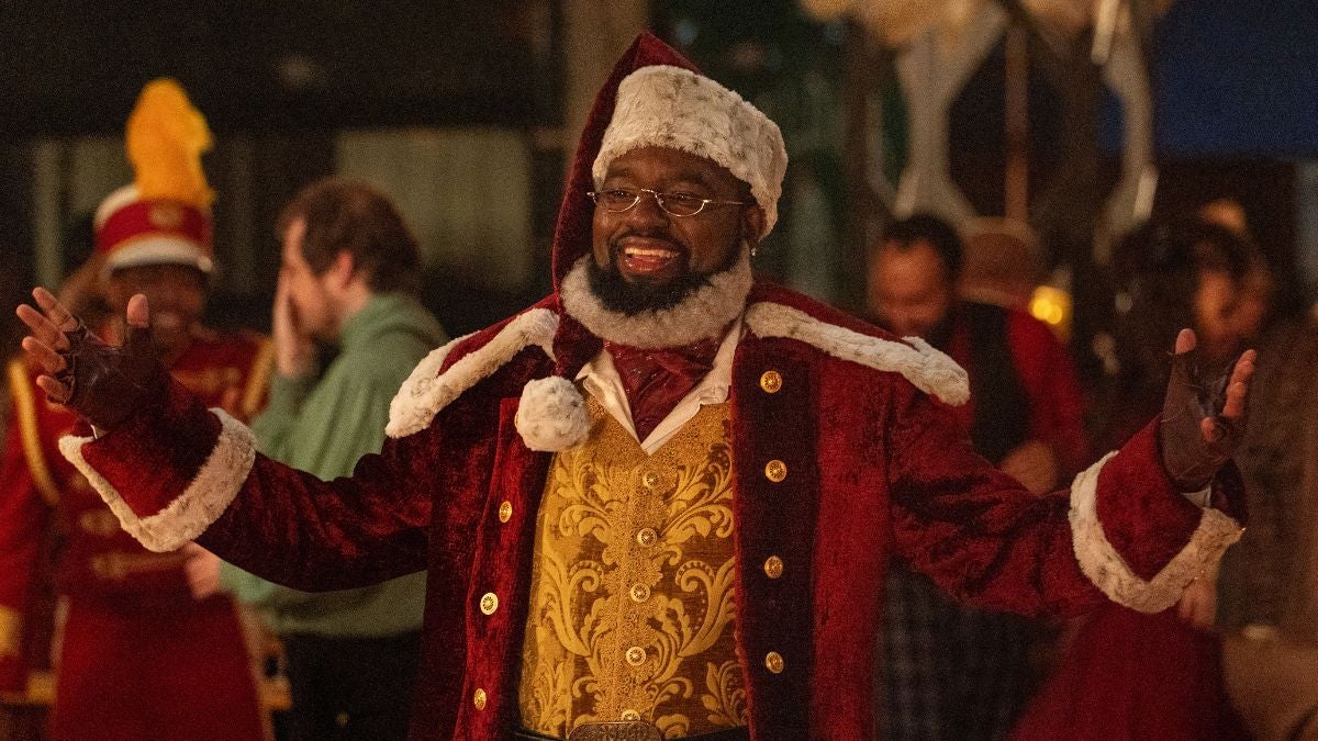 Lil Rel Howery s'émeut en regardant 'Dashing Through the Snow' :
