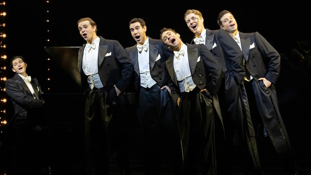 Revue de Broadway « Harmony » : Barry Manilow livre son « Cabaret »