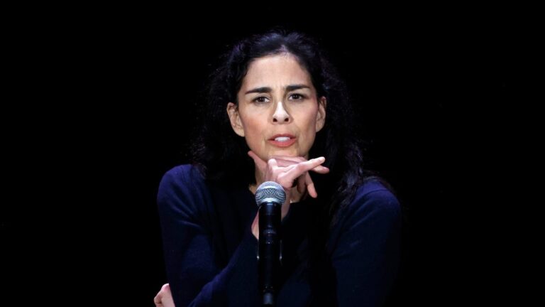 Un juge fédéral rejette la plupart des poursuites de Sarah Silverman contre l&rsquo;IA