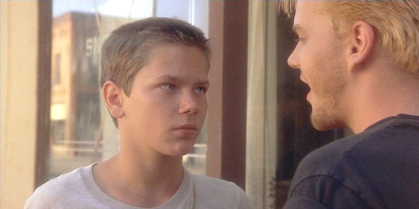 Kiefer Sutherland réfléchit à River Phoenix et à l'origine du Stand By
