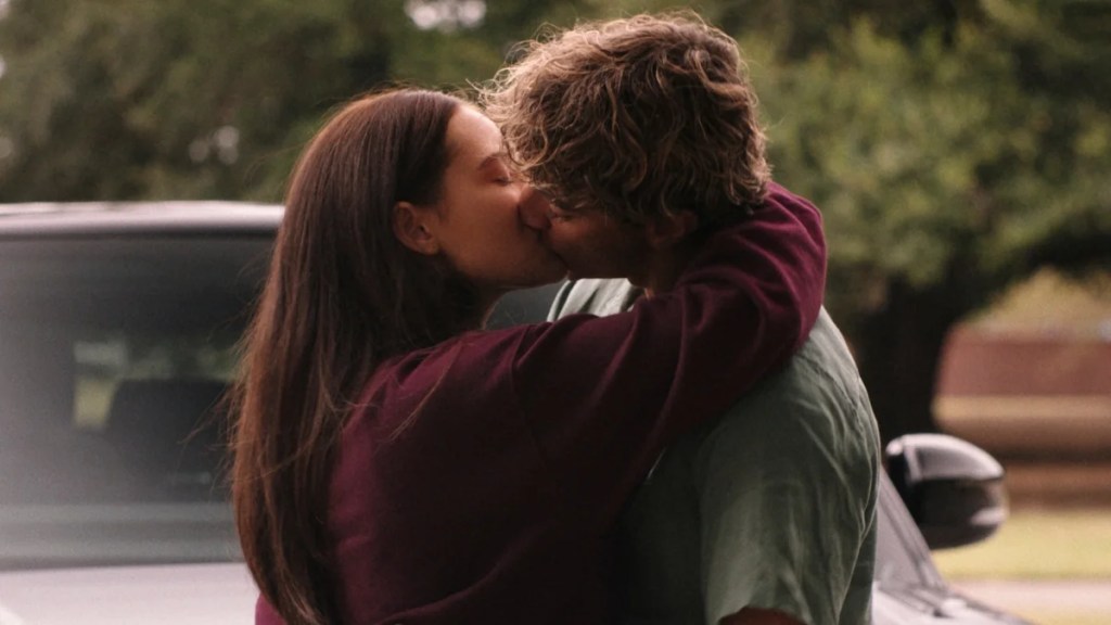 Lola Tung et Gavin Casalegno dans "L