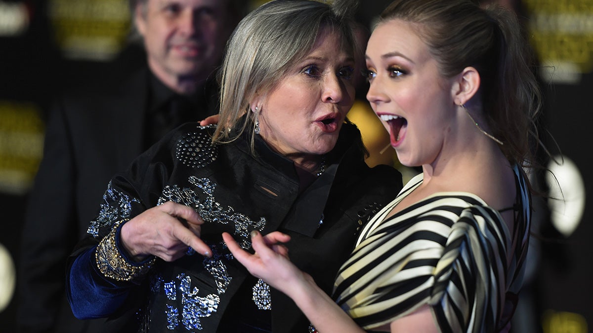 Billie Lourd rend un vibrant hommage à sa mère Carrie Fisher à l'occasion de l'anniversaire de sa mort : "Elle est avec nous".