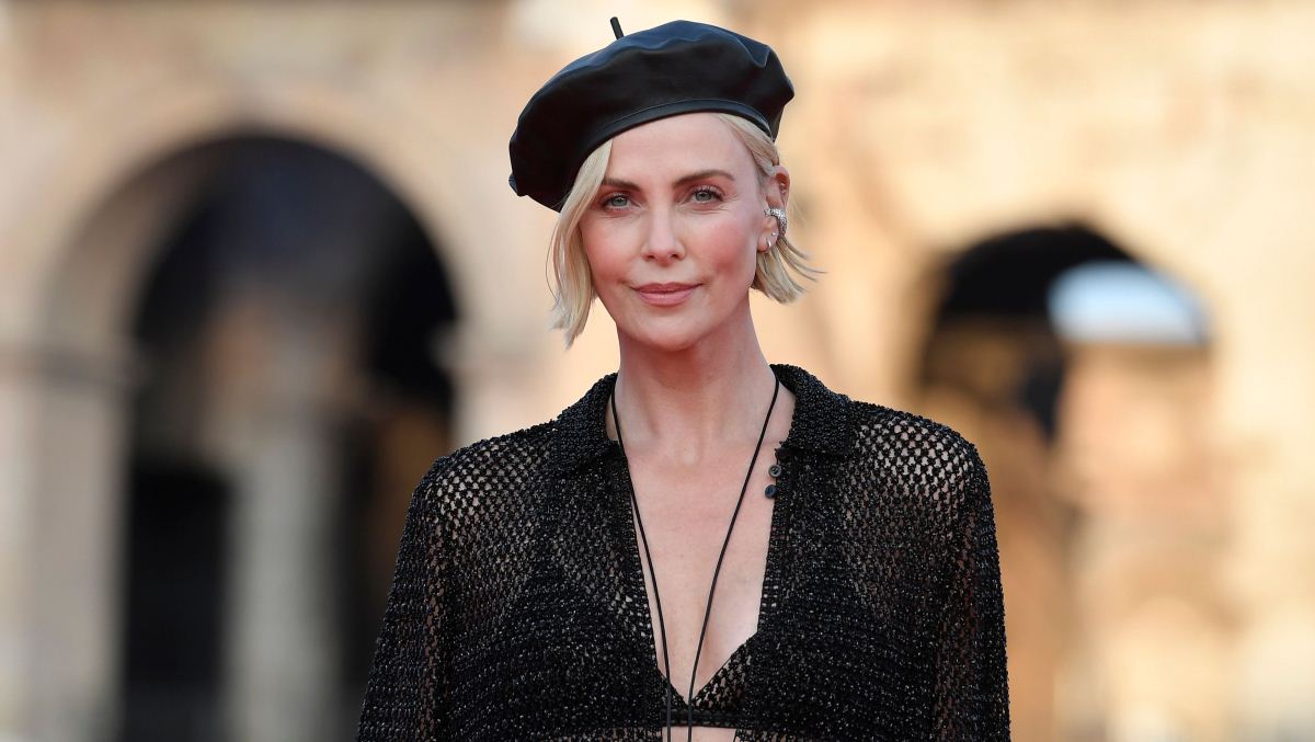 Charlize Theron affectée par les films d’action qu’elle a tournés : « je ne peux plus m’asseoir aux...