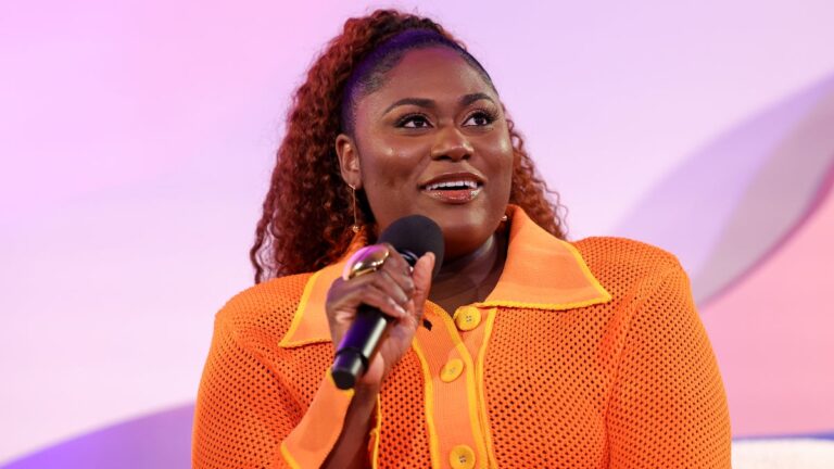 Danielle Brooks, la star de « La couleur pourpre », était initialement « terrifiée » à l&rsquo;idée de demander à Oprah de jouer Sofia.