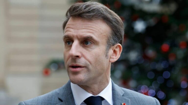 Emmanuel Macron répond à la lettre de Francoise Hardy sur l’euthanasie