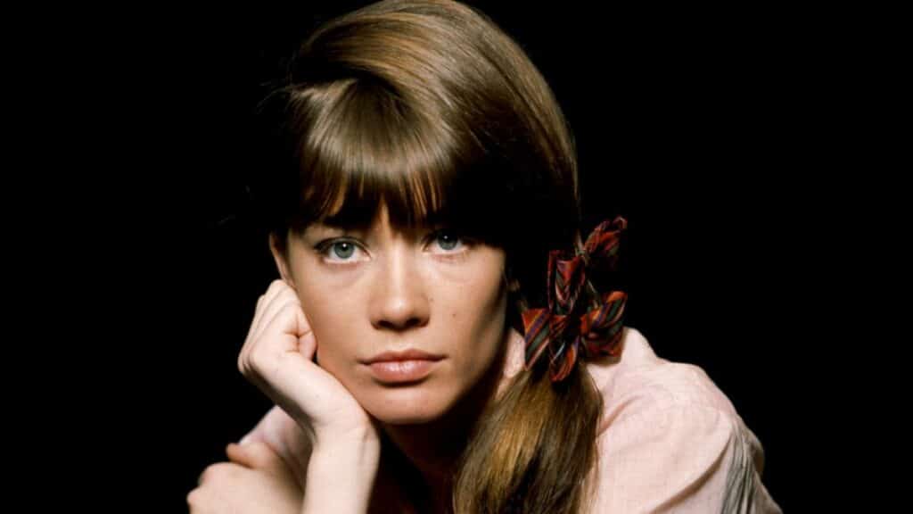 Françoise Hardy : Une jeunesse tourmentée au sein d