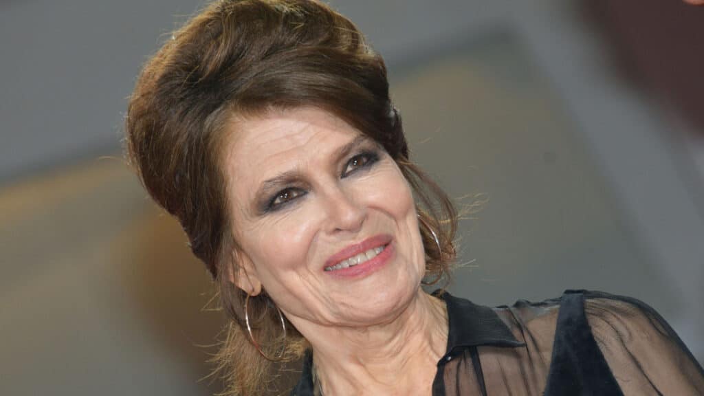 “Je suis profondément asociale” : Fanny Ardant se livre sans tabou sur ses choix de vie