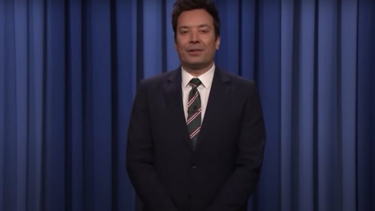 Jimmy Fallon se moque de Hallmark Channel en annonçant la programmation de Noël de TNT : « Je le fais depuis longtemps ».