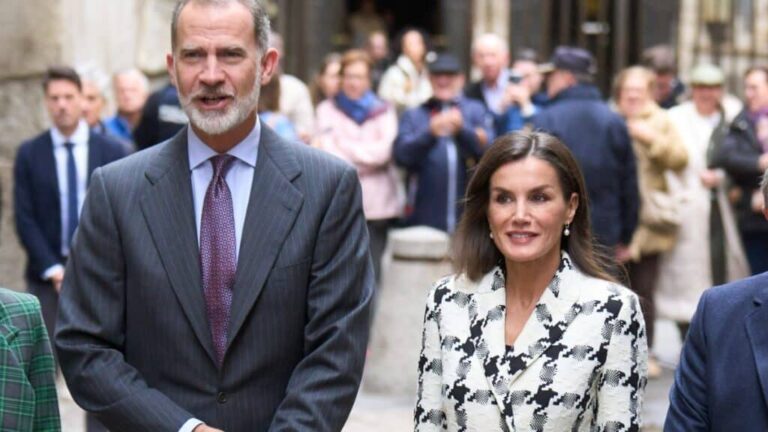 La carte de vœux de la famille royale d’Espagne : Un front uni face au scandale qui vise Letizia