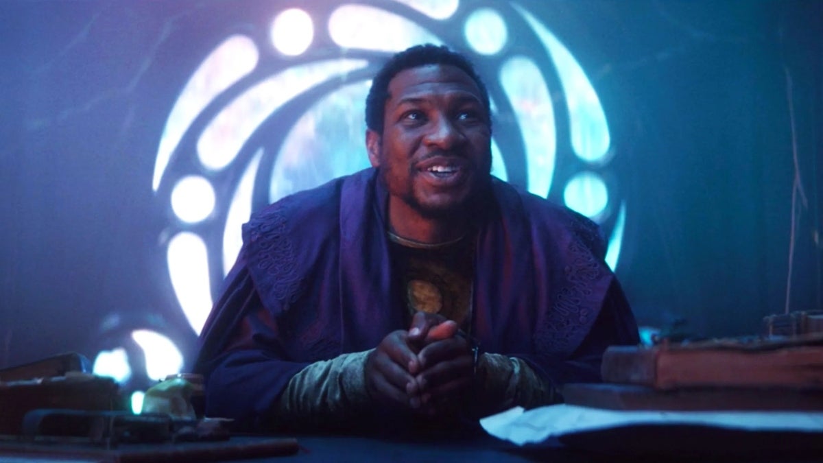 Le licenciement de Jonathan Majors Marvel suscite des blagues et des questions sur l'avenir du MCU sur les réseaux sociaux