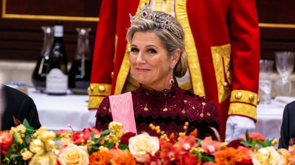 Reine Máxima et le diadème de Rubis Mellerio : Un bijou étincelant lors du banquet d