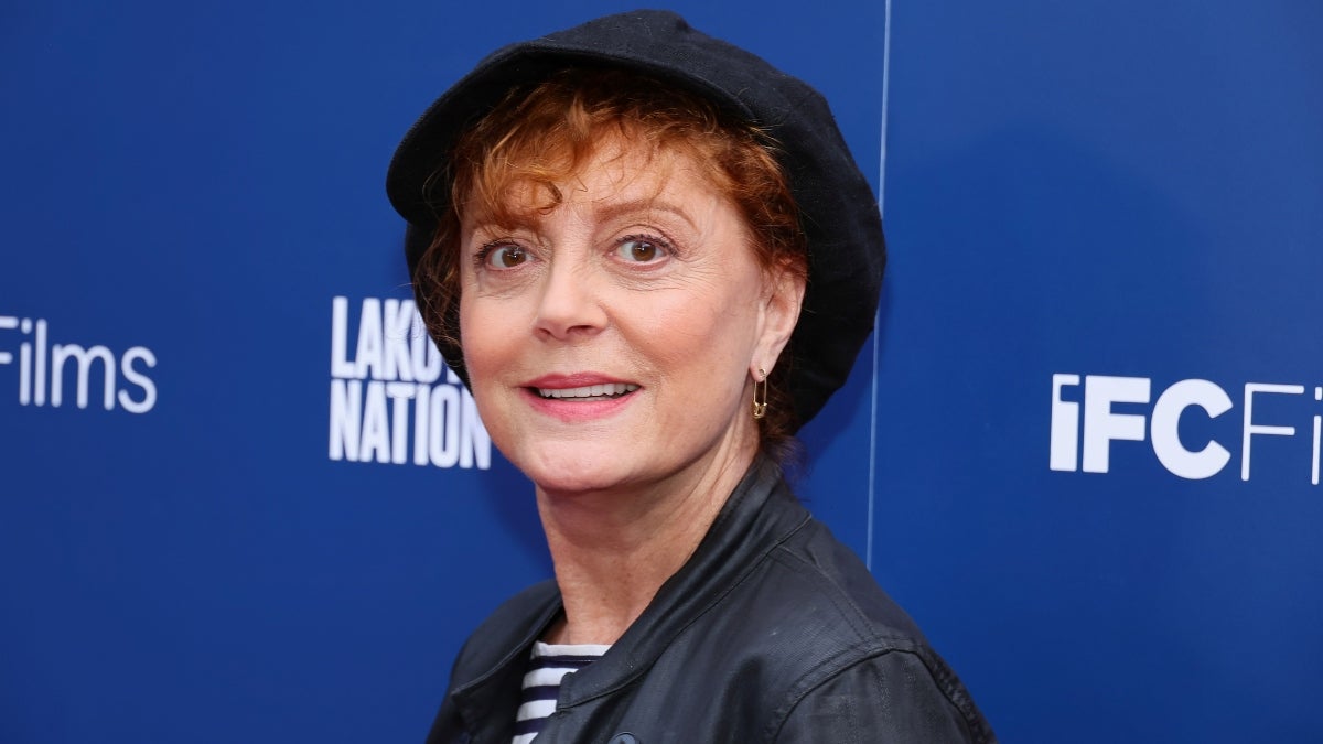 Susan Sarandon regrette profondément ses propos sur le peuple juif lors d'un rassemblement pour le cessez-le-feu : "J'espère qu'on va s'en sortir".