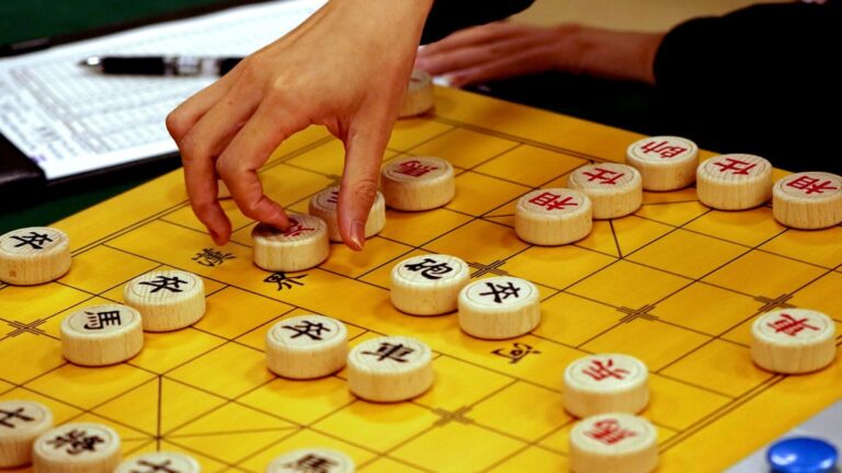 Un champion d&rsquo;échecs chinois déchu de son titre après avoir fait une décharge dans une baignoire