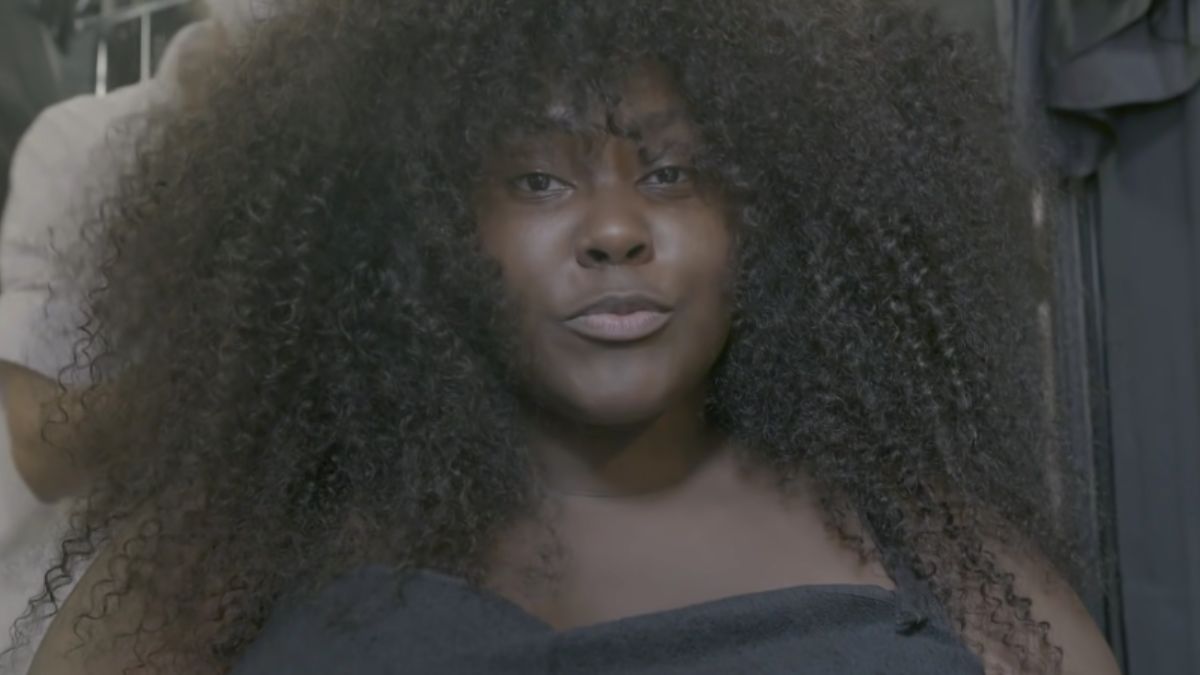 Yseult : « Il s’agirait d’arrêter… », la chanteuse conspuée dans les médias pousse un violent coup...