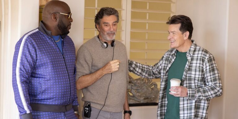 Charlie Sheen est de retour avec le créateur de Deux hommes et demi, Chuck Lorre, pour