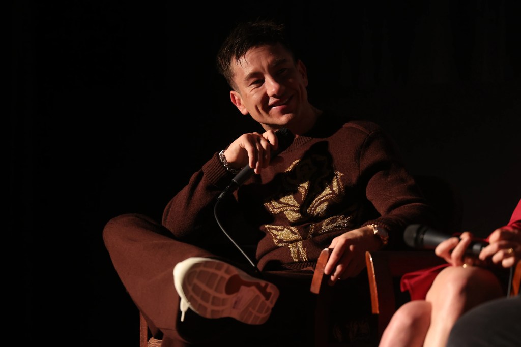 1704836701 246 Emerald Fennell et son groupe Saltburn parlent de la scene