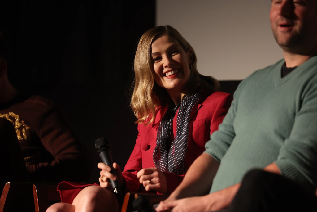 1704836701 788 Emerald Fennell et son groupe Saltburn parlent de la scene