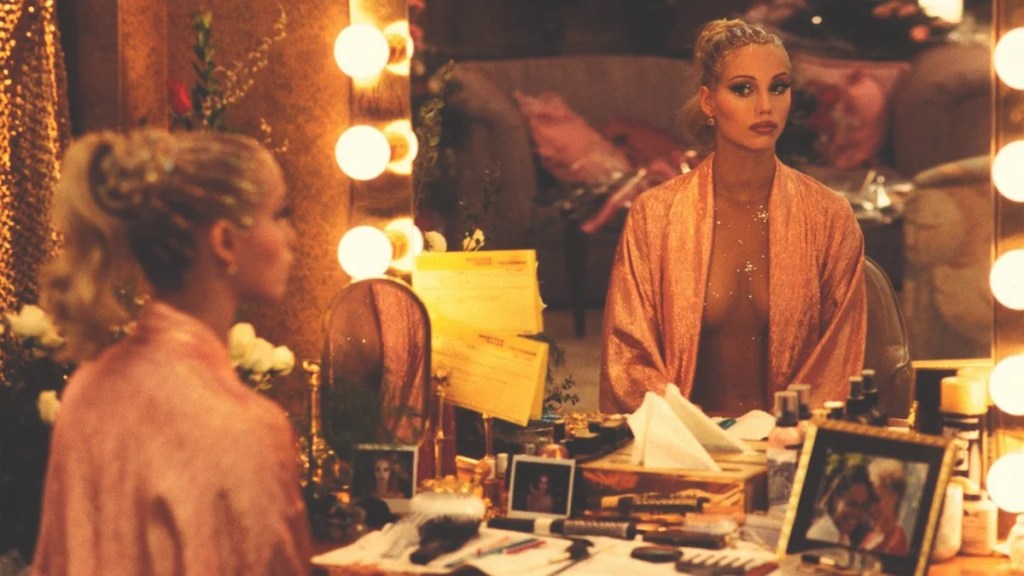 Elizabeth Berkley dans "Showgirls" (MGM/UA)