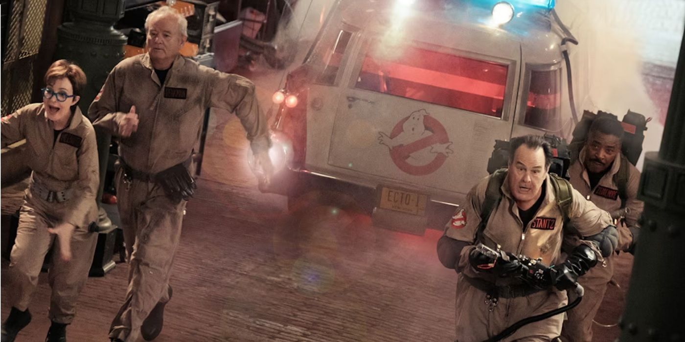 La star originale de Ghostbusters décompose le nouveau rôle de Janine Melnitz dans