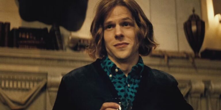 Jesse Eisenberg donne des conseils à Nicholas Hoult sur la façon de jouer à Superman :