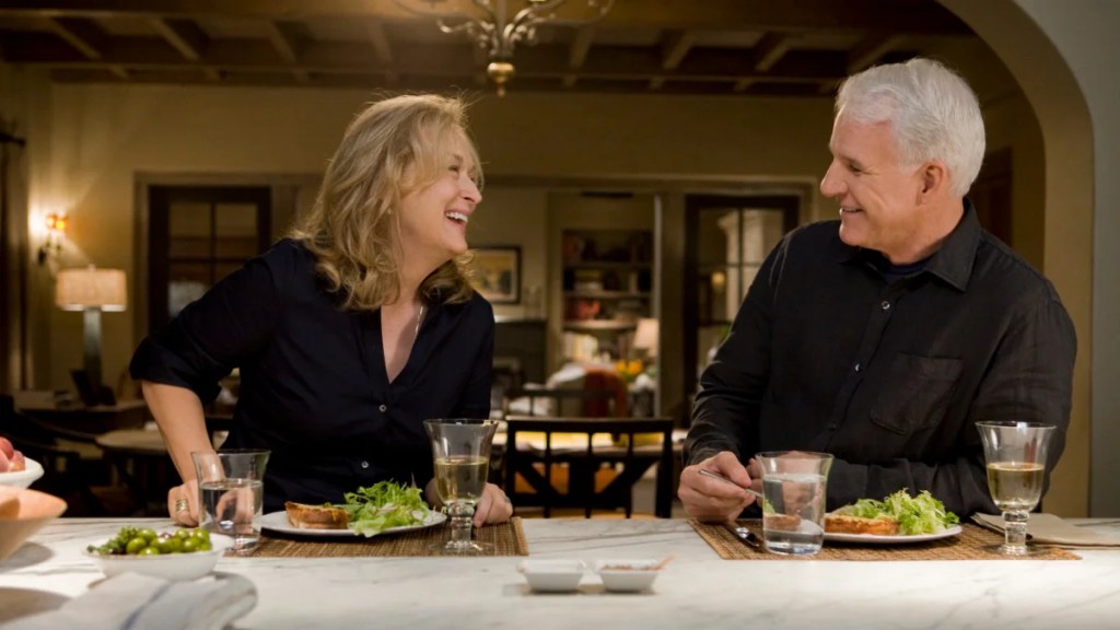 Meryl Streep et Steve Martin partagent un rire dans "C'est compliqué"