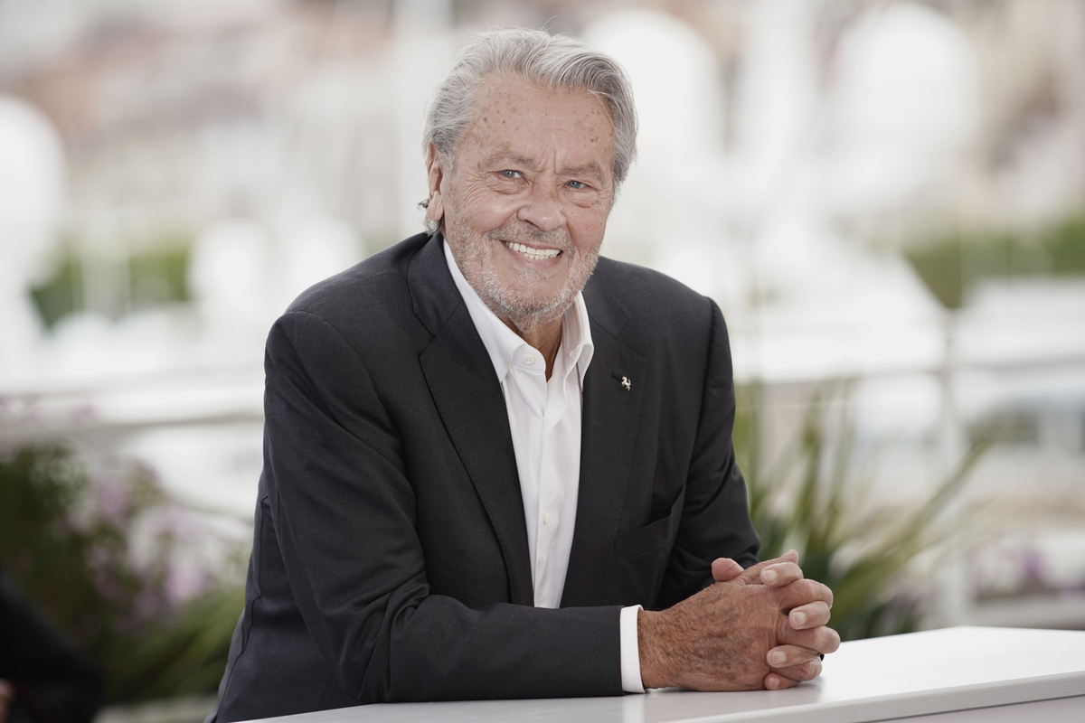Alain Delon : « C’est mon dernier Noël, tu restes ? », ces propos sèment le doute sur son état de...