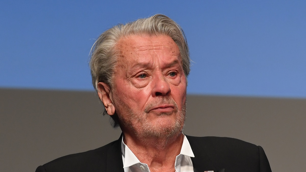 Alain Delon “en danger de mort” ? Son ex-compagne Hiromi Rollin fait des révélations