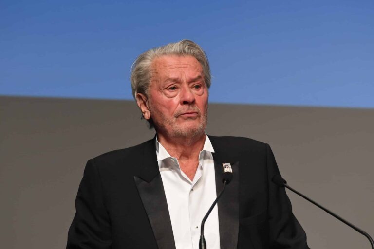 Alain Delon est-il en sécurité entouré des siens ?