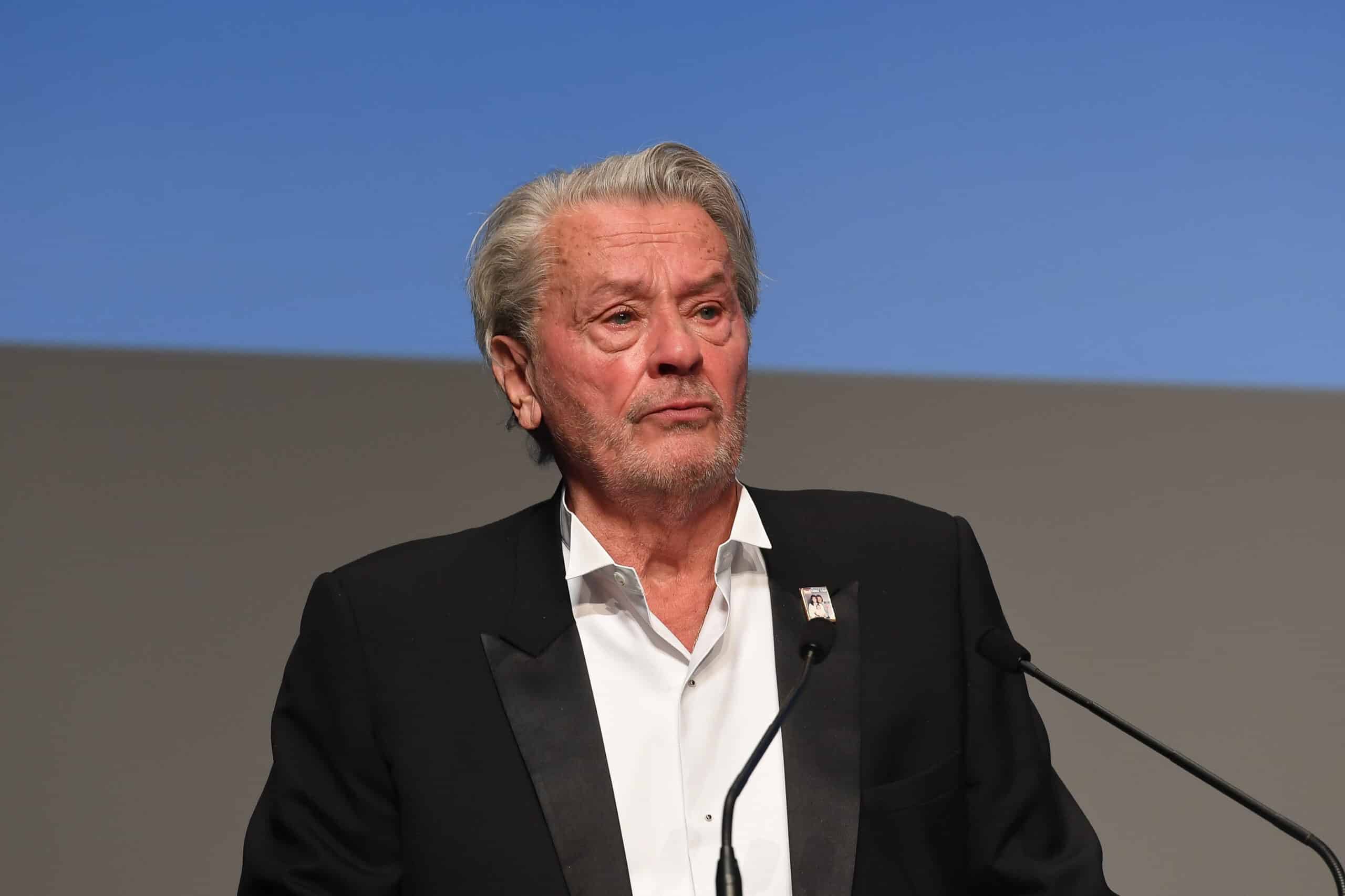 Alain Delon est-il en sécurité entouré des siens ?