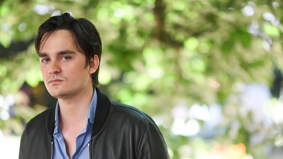 Alain-Fabien Delon : après un long silence, il frappe fort ! L