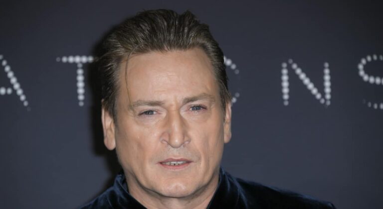 Benoît Magimel et son « hématome énorme » : l’un de ses amis lui a tiré dessus avec un petit calibre