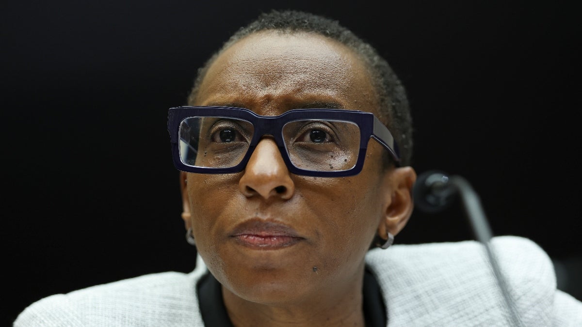 Claudine Gay, présidente de Harvard, démissionne à la suite d'un scandale de plagiat et d'une réaction hostile à l'égard de l'affaire de l'OMPI.