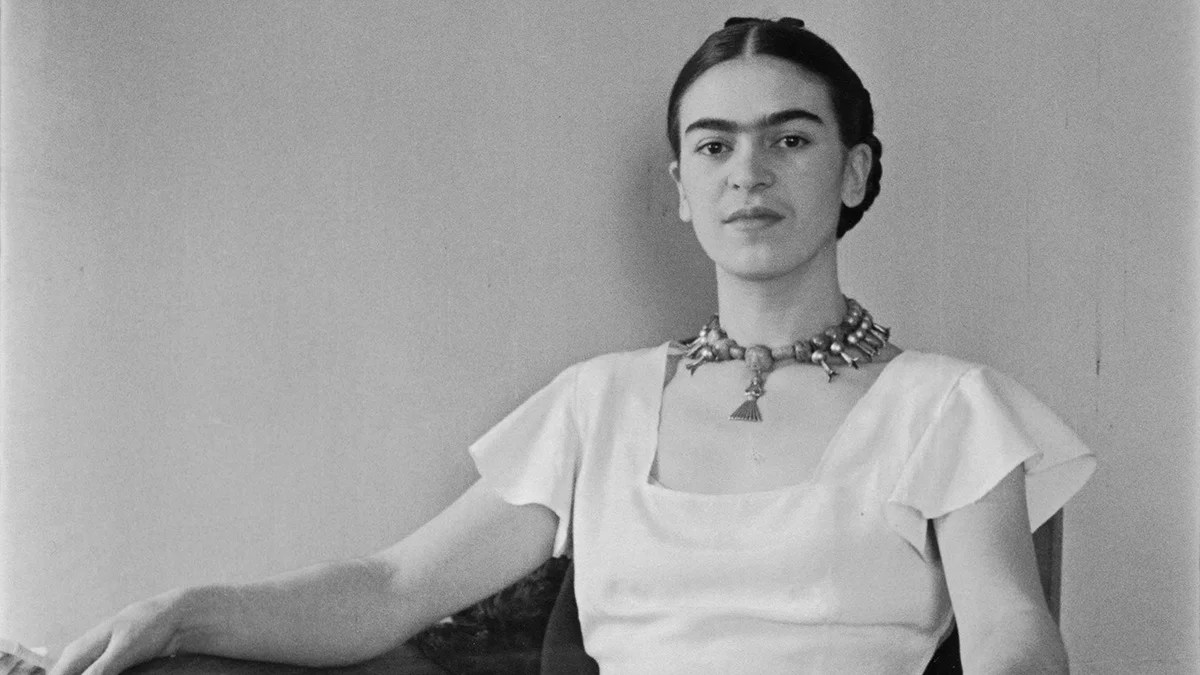 Critique de « Frida » : la vie de la célèbre artiste est explorée dans des couleurs éblouissantes