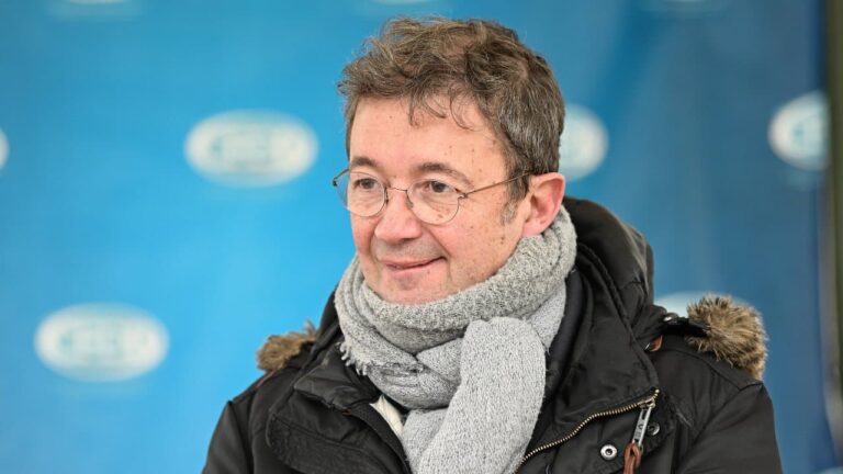 Frédéric Bouraly (« Scènes de ménages ») futur président de la République ? Ce petit jeu qui est…