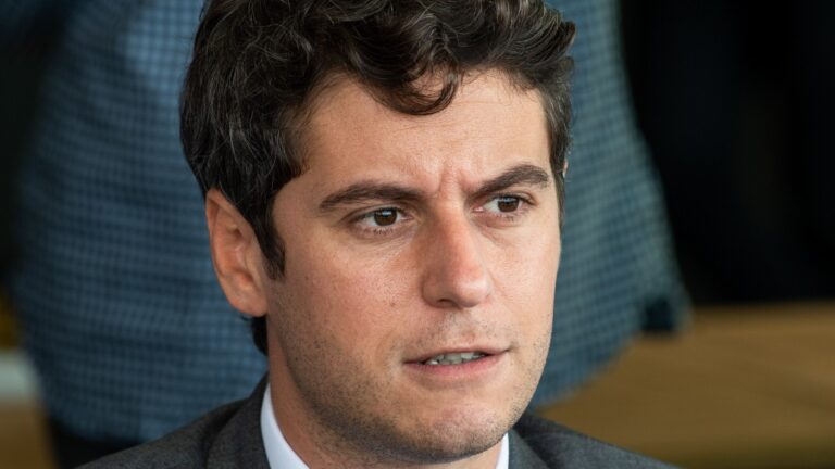Gabriel Attal revient sur la mort de son père à 66 ans