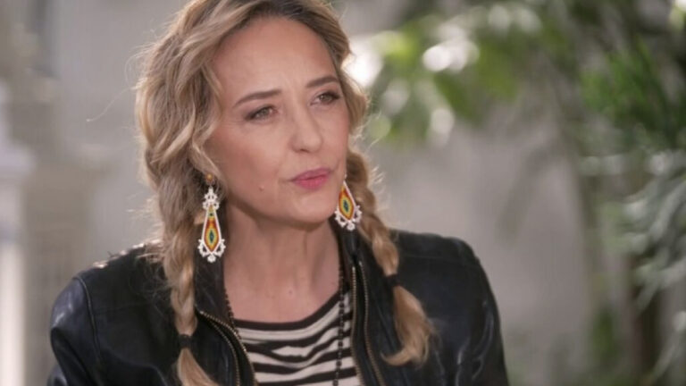 Hélène de Fougerolles en couple ? La comédienne donne une réponse hilarante dans 50’Inside