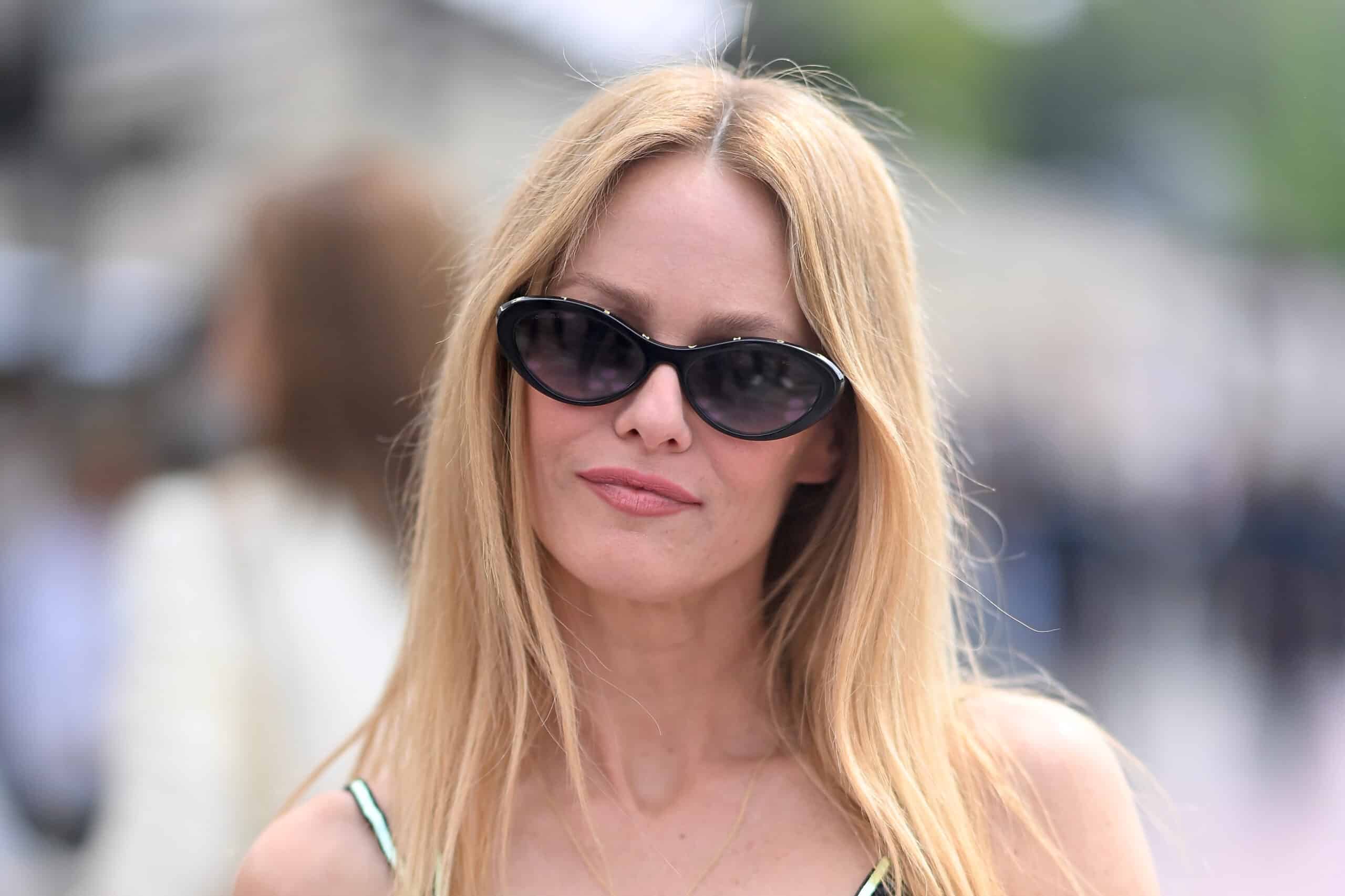 « Il était très paternel, très doux », les confidences de Vanessa Paradis sur un artiste qui a...