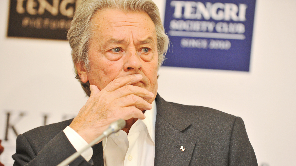 « Je dispose d’un certain nombre d’audios » : l’avocat d’Alain Delon fait des révélations...