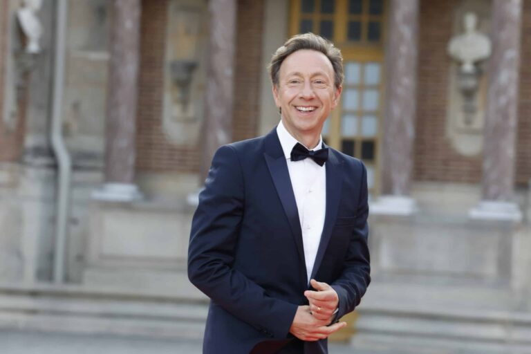  »Je vis ici à plein temps » : Stéphane Bern s’est offert un collège royal à plus de 4 millions…