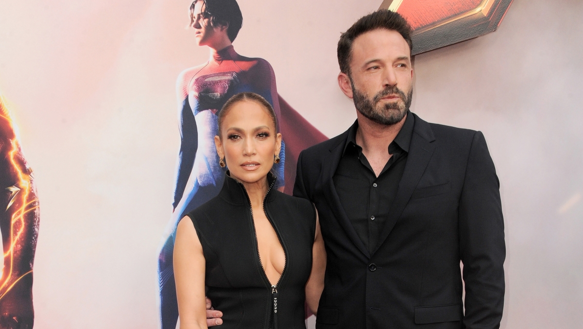 Jennifer Lopez aux Golden Globes : elle se fait abandonner par Ben Affleck sur le tapis rouge