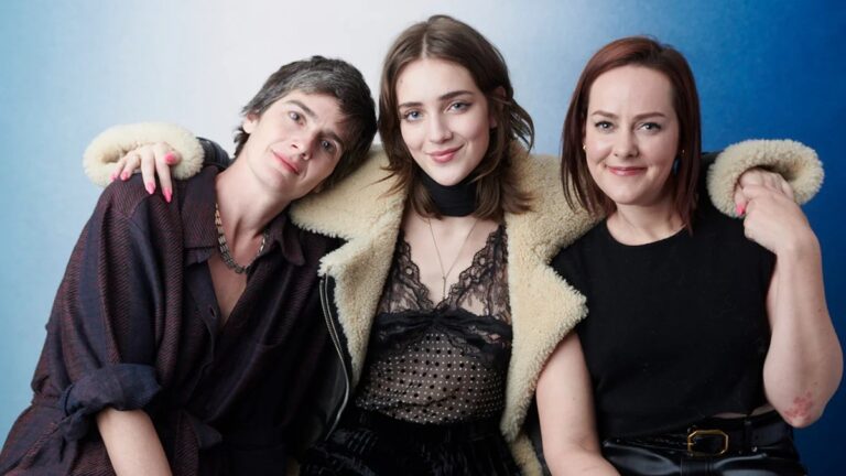 La star de « Little Death », Jena Malone, explique pourquoi son « activité préférée » est de travailler avec…