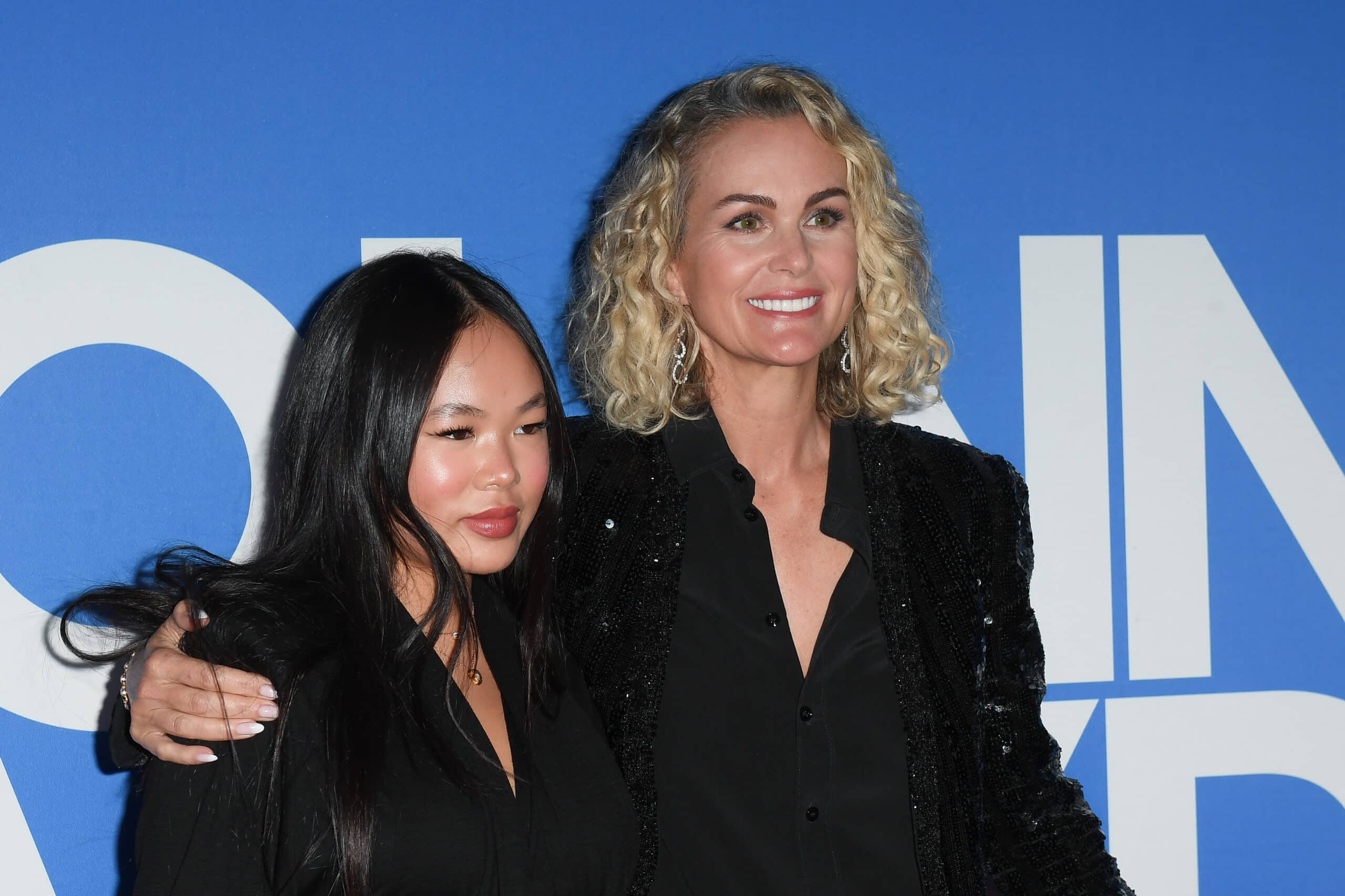 Laeticia Hallyday et sa fille Joy triomphent face à Cyril Hanouna : séquence insoutenable dans...