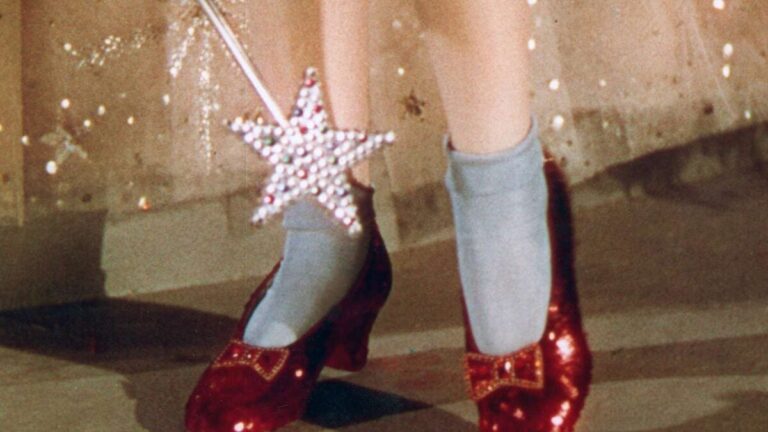 L&rsquo;ex-mobster mourant qui avait volé les pantoufles de rubis du « Magicien d&rsquo;Oz » ne sera pas condamné à une peine de prison