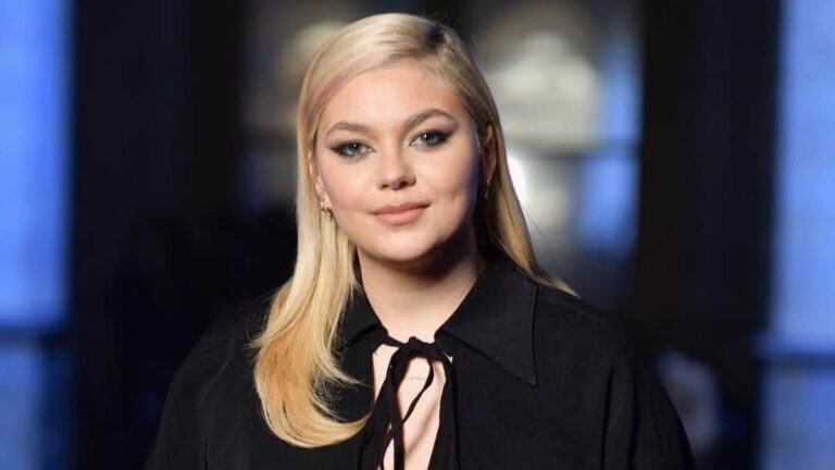 Louane : elle s’affiche sexy sur les plages de La Réunion