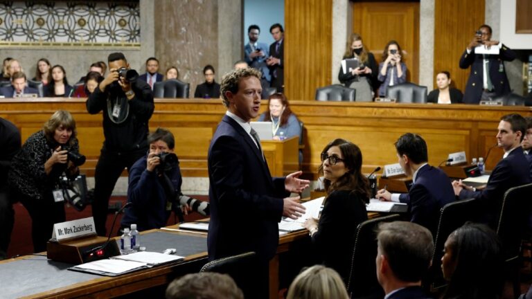 Mark Zuckerberg s&rsquo;excuse lors d&rsquo;une audition au Sénat auprès de familles de victimes ayant subi des préjudices en ligne | Video