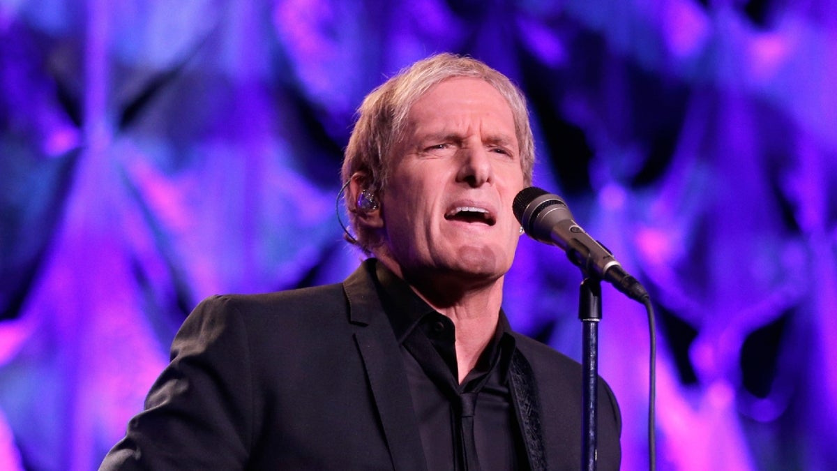 Michael Bolton annule sa tournée après avoir été opéré d'une tumeur au cerveau