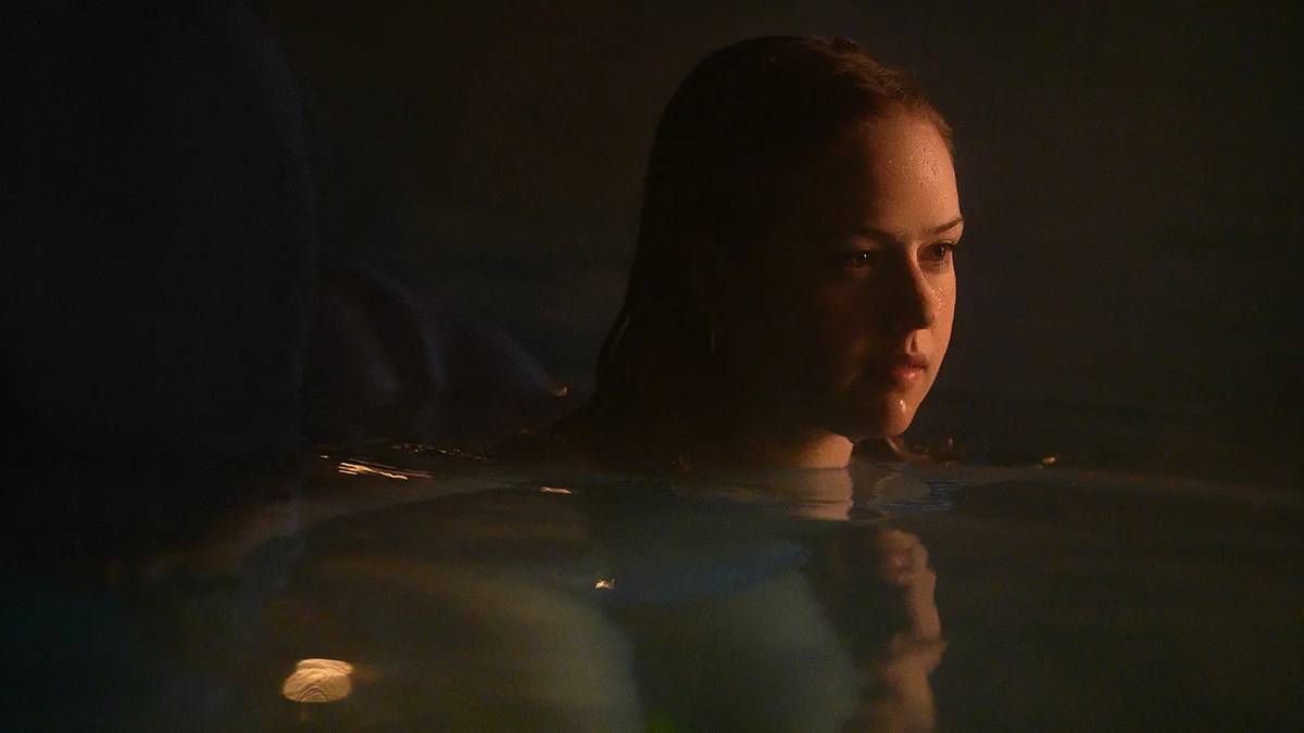 Night Swim' - Critique : Wyatt Russell et Kerry Condon font du sur-place dans ce conte d'horreur fade et dilué