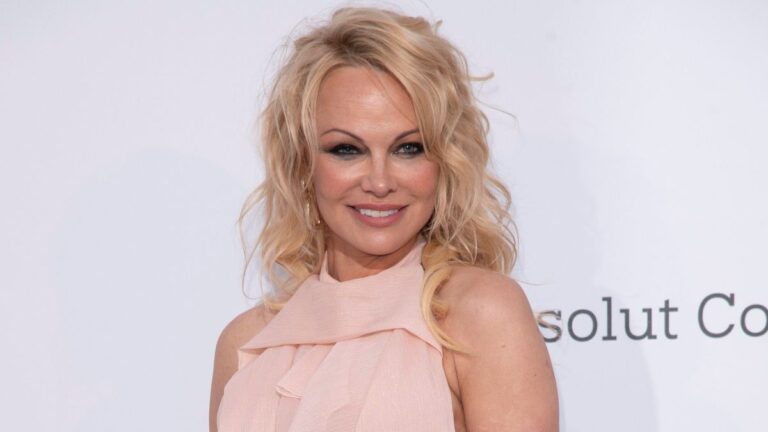 Pamela Anderson, 56 ans : elle s’affiche au naturel sans maquillage