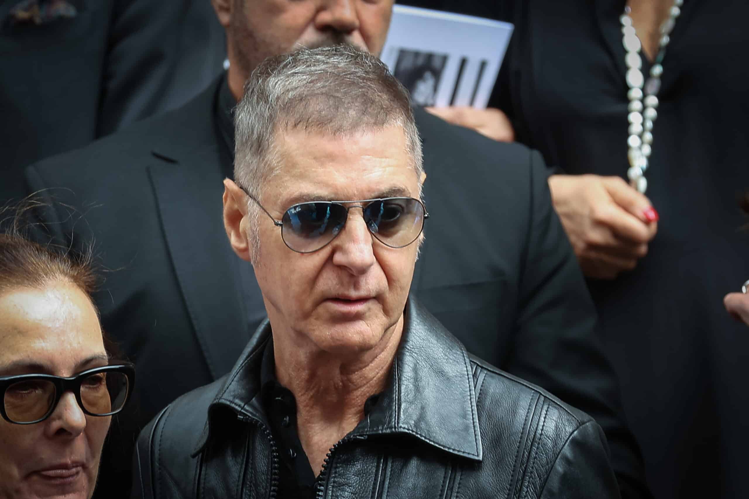Pourquoi Étienne Daho ne sourit jamais sur les photos ?