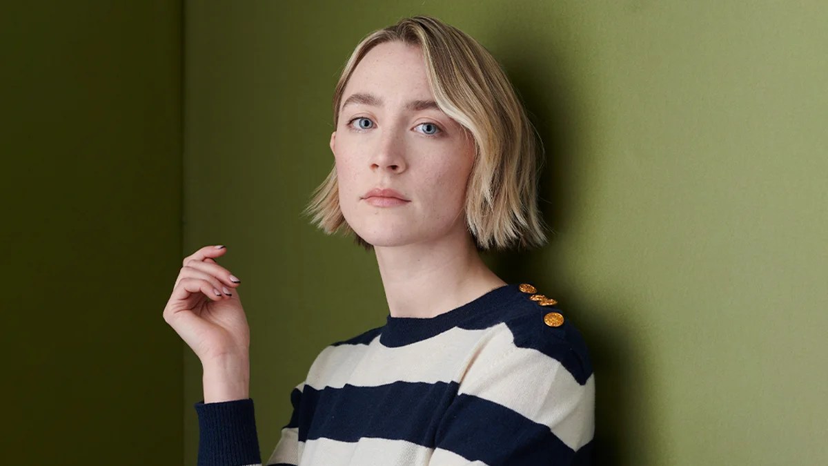 Saoirse Ronan raconte son expérience hors du corps en aidant une brebis à accoucher dans 'The Outrun' | Video
